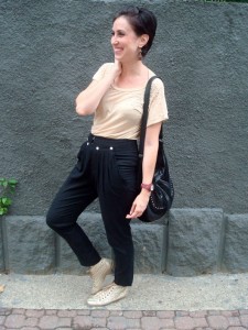 Um tênis, dois looks “básicos”