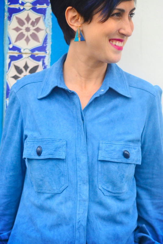 blusa-azul-calca-caramelo-5